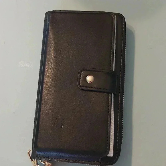 NWT BADGLEY MISCHKA BLACK LONG WALLET WITH PHONE POCKET AND WRISTLET - Picture 5 of 6